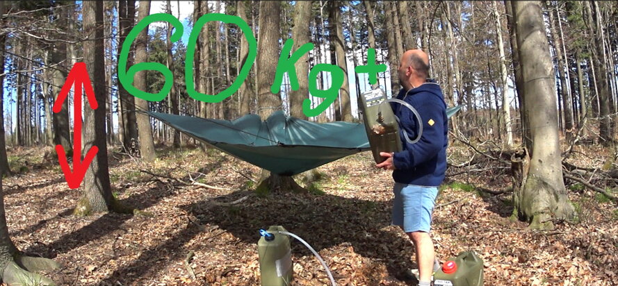 Extrémní test bivakovací plachty DD Hammocks 3x3m.