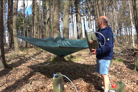 Extrémní test bivakovací plachty DD Hammocks 3x3m.